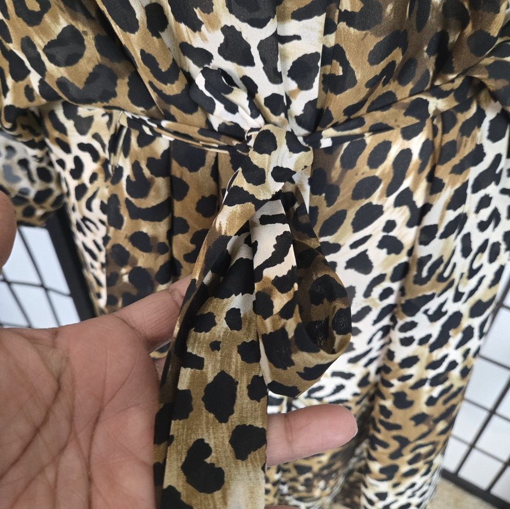 Secret Treasures Leaopard Print Sheer Lightweight Robe - Picture 6 of 10